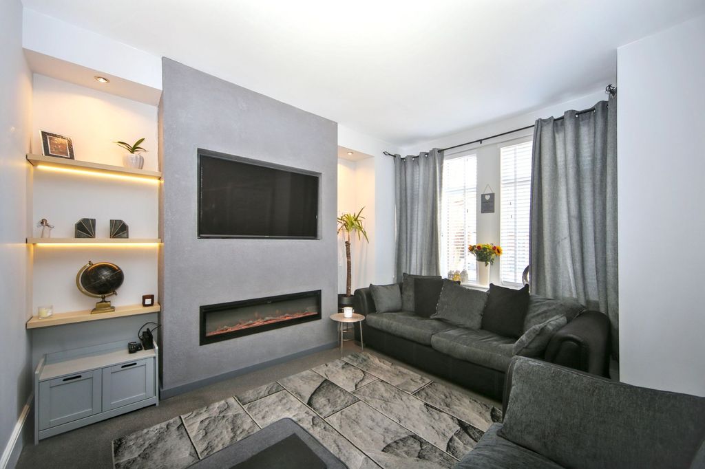 Property photo 3 of 25