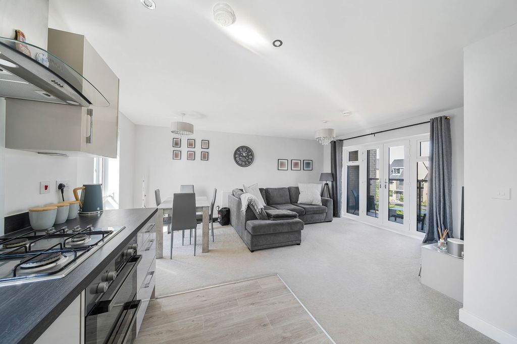 2 bed flat for saleCashmere Drive, Andover SP11 photo 4