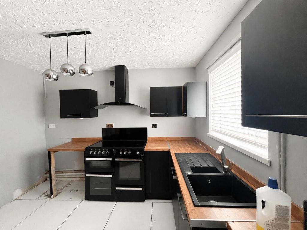 Property photo 2 of 11 1 Draycott Cresent - Kitchen.Jpeg