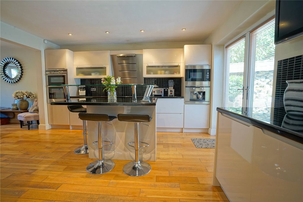 Property photo 2 of 35 Picture No. 20