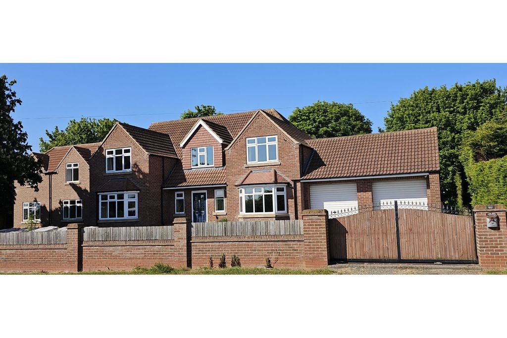 Property photo 2 of 19 Front View