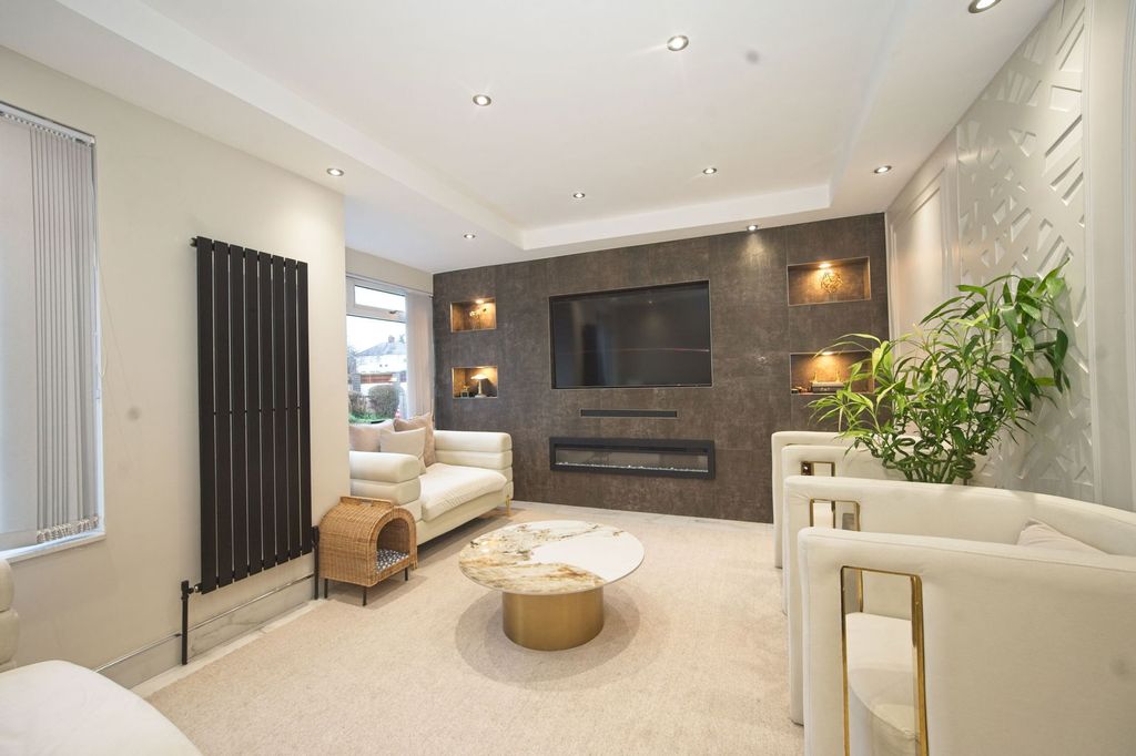 Property photo 2 of 23