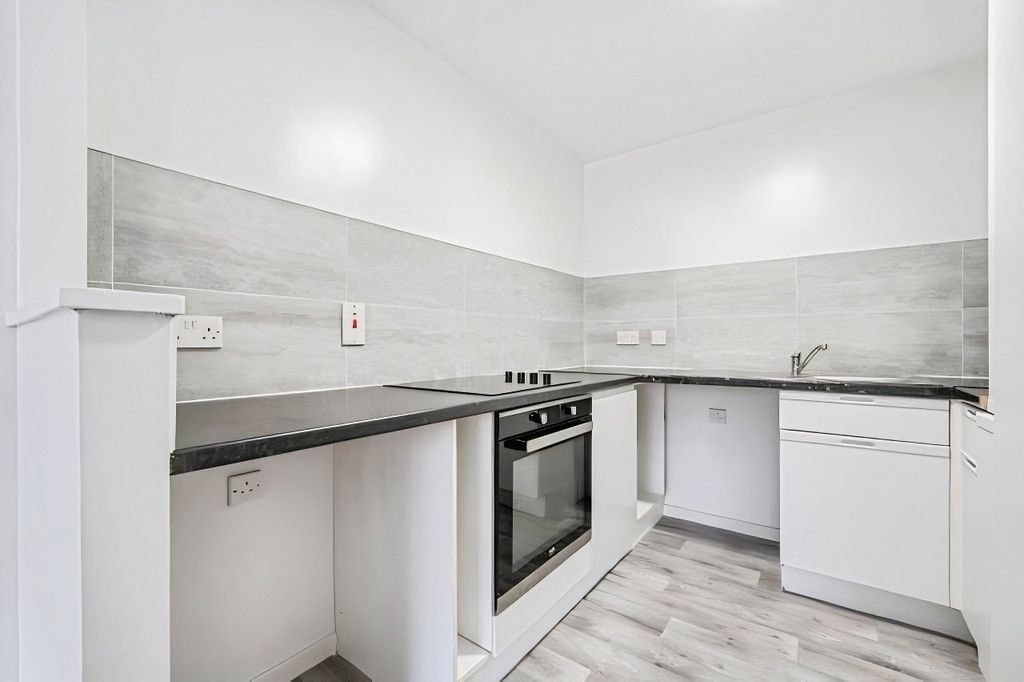 Property photo 2 of 12 Kitchen