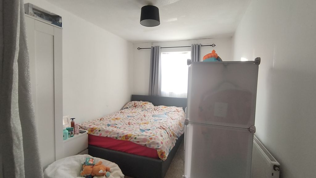 Property photo 3 of 6 Bedroom