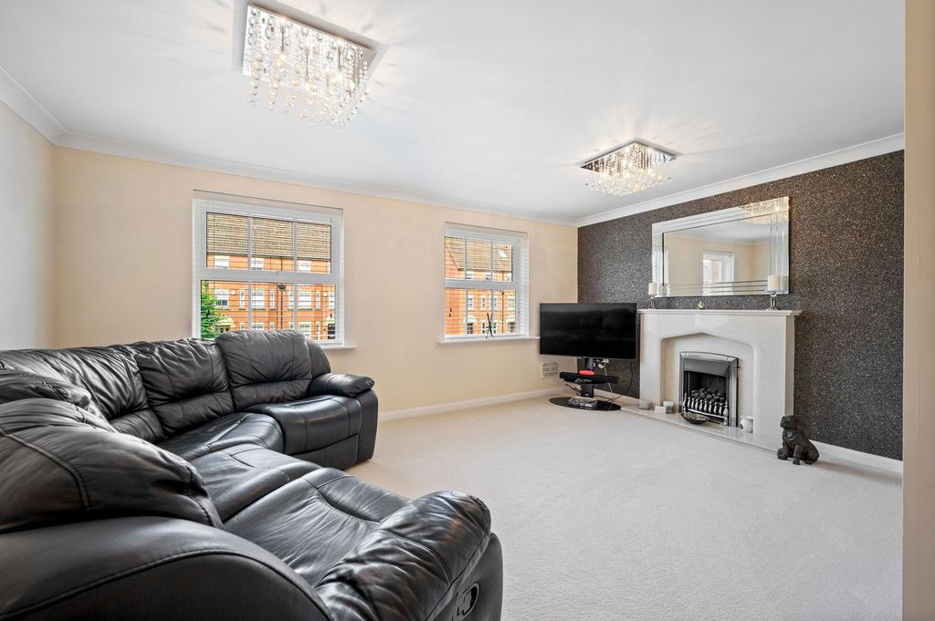 Property photo 2 of 23