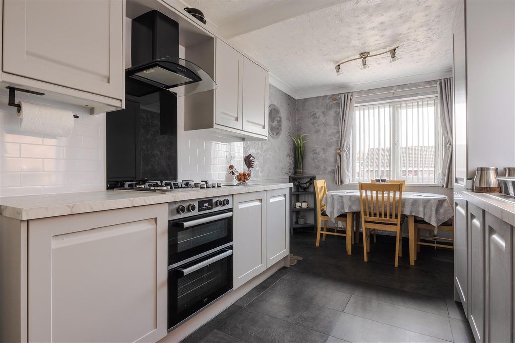 Property photo 2 of 14 Kitchen Diner