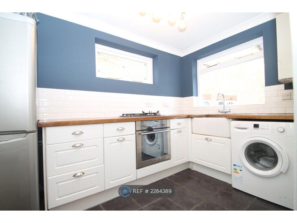 Property photo 2 of 18 Kitchen