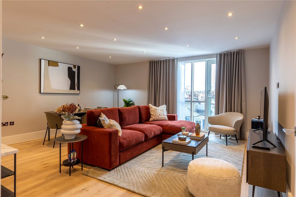 Property photo 1 of 11 Reception Room
