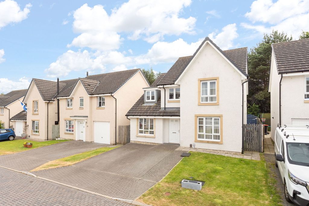 Property photo 1 of 32