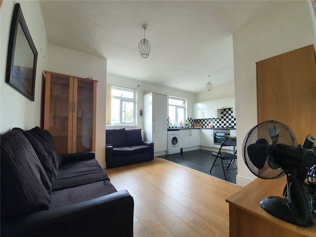 Property photo 1 of 7 Lounge