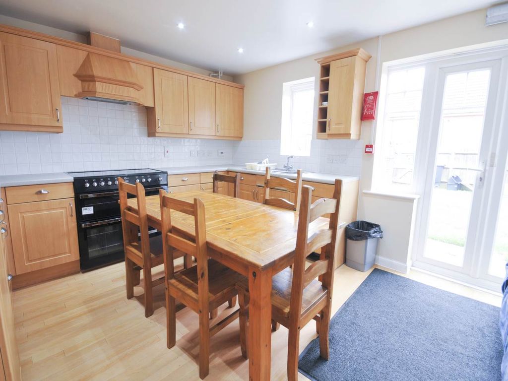 Property photo 2 of 6 Kitchen