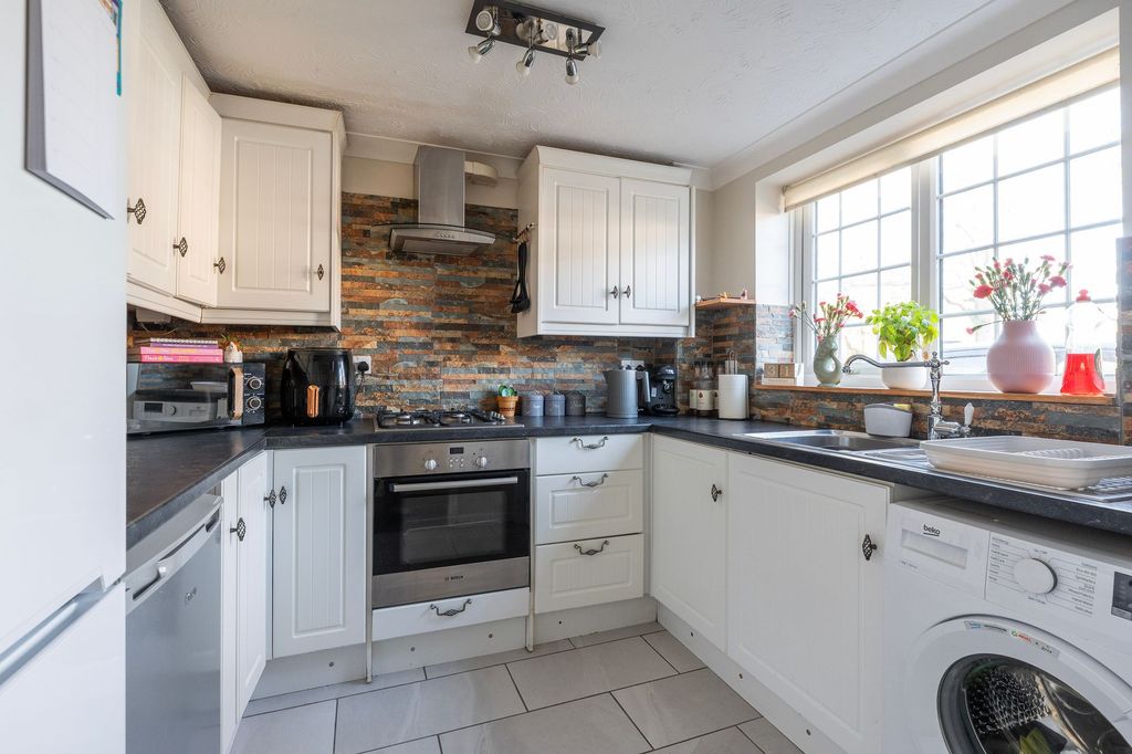 Property photo 2 of 20