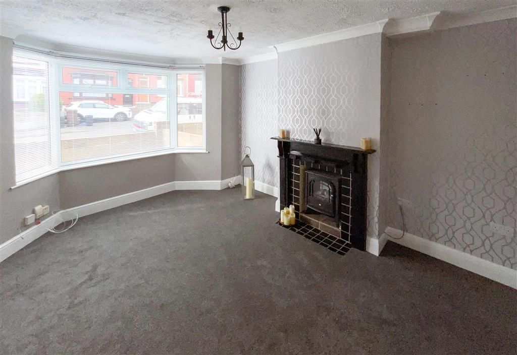 Property photo 3 of 7 Lounge New
