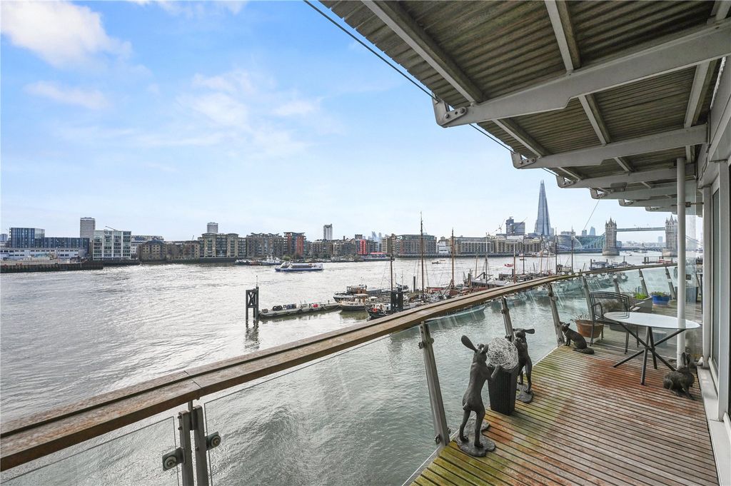 Property photo 2 of 17 Balcony