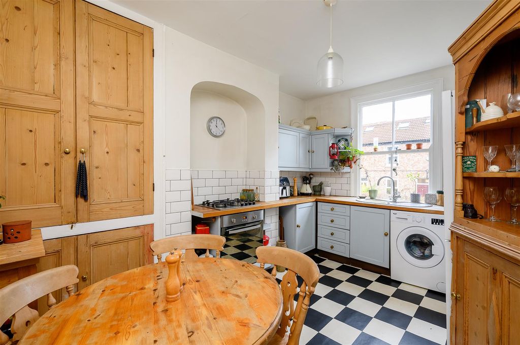 Property photo 3 of 14 Kitchen Dining