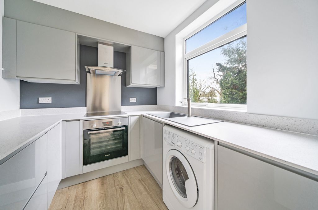 Property photo 2 of 9 Kitchen