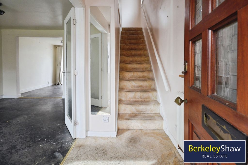 Property photo 2 of 15 Hallway