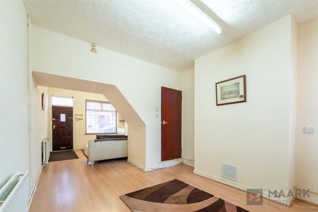 Property photo 3 of 18 Gipsy Road C.Jpg