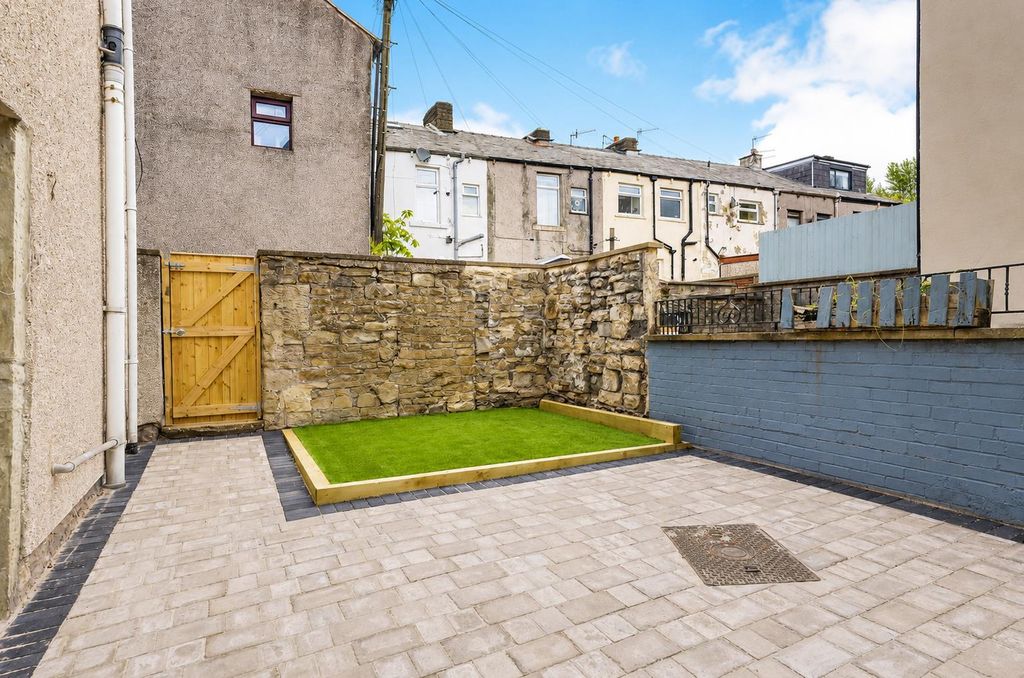 Property photo 2 of 23