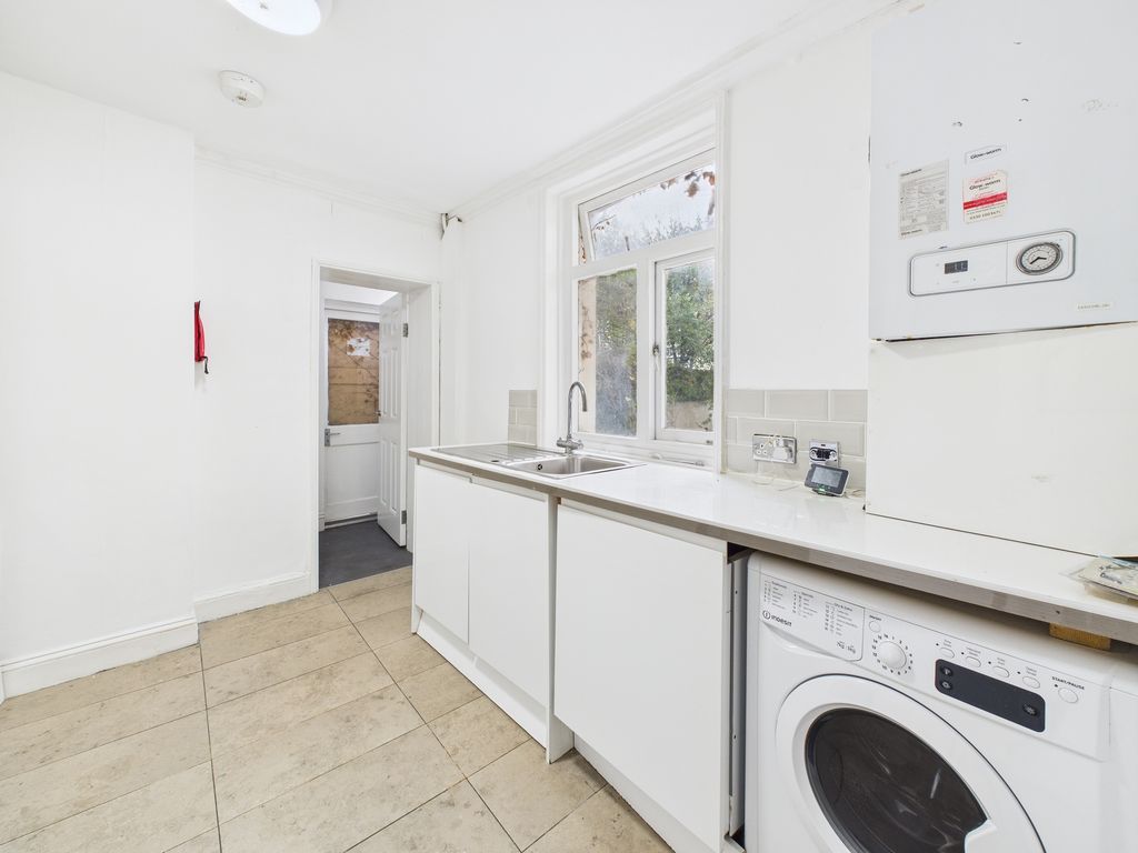 Property photo 3 of 13 Cam03519G0-Pr0414-Still001