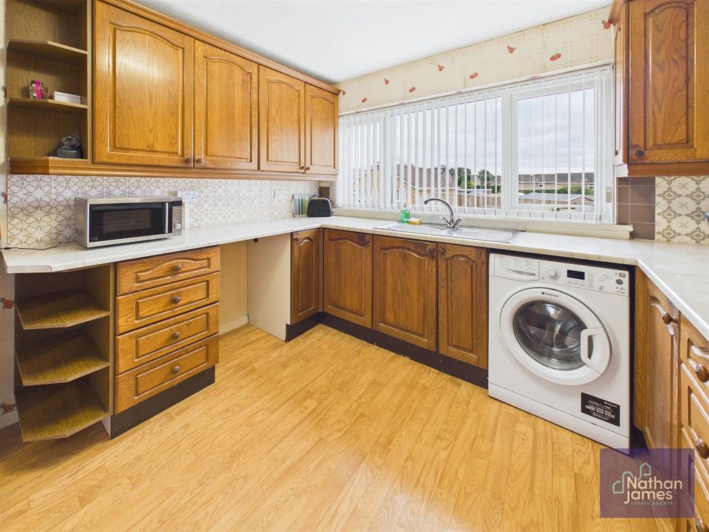 Property photo 3 of 14 Kitchen