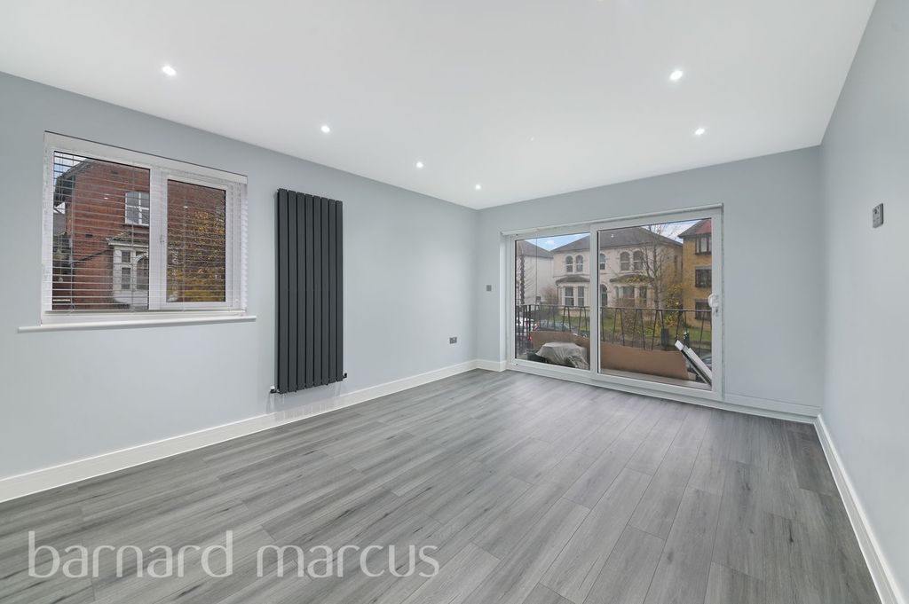 Property photo 3 of 6 Living Room