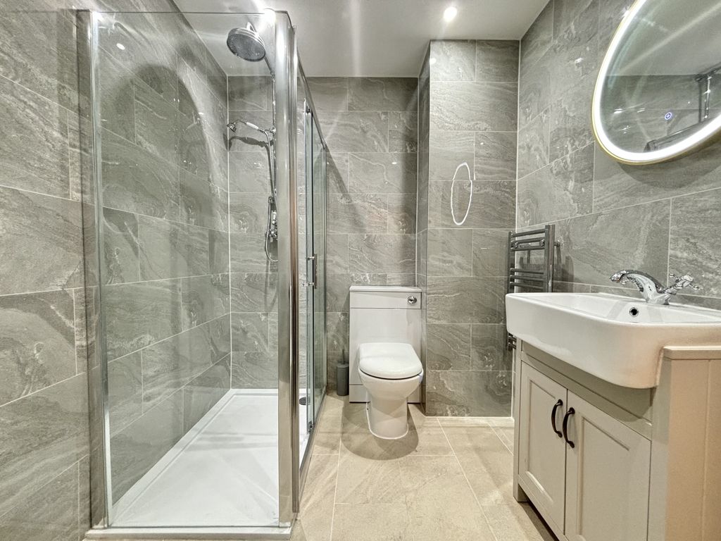 Property photo 3 of 12 Image00011