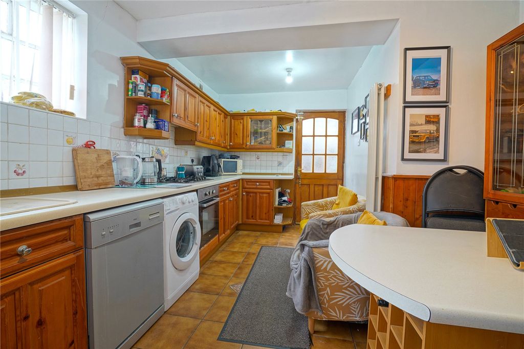 Property photo 2 of 14 Picture No. 10