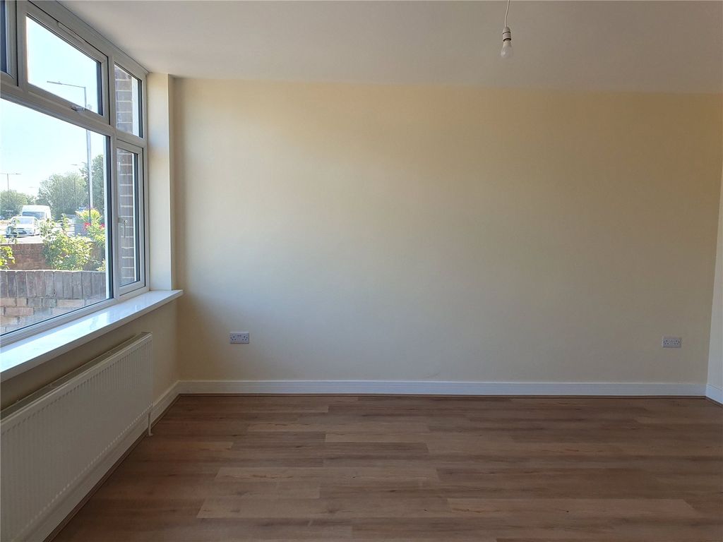 Property photo 3 of 10 Lounge