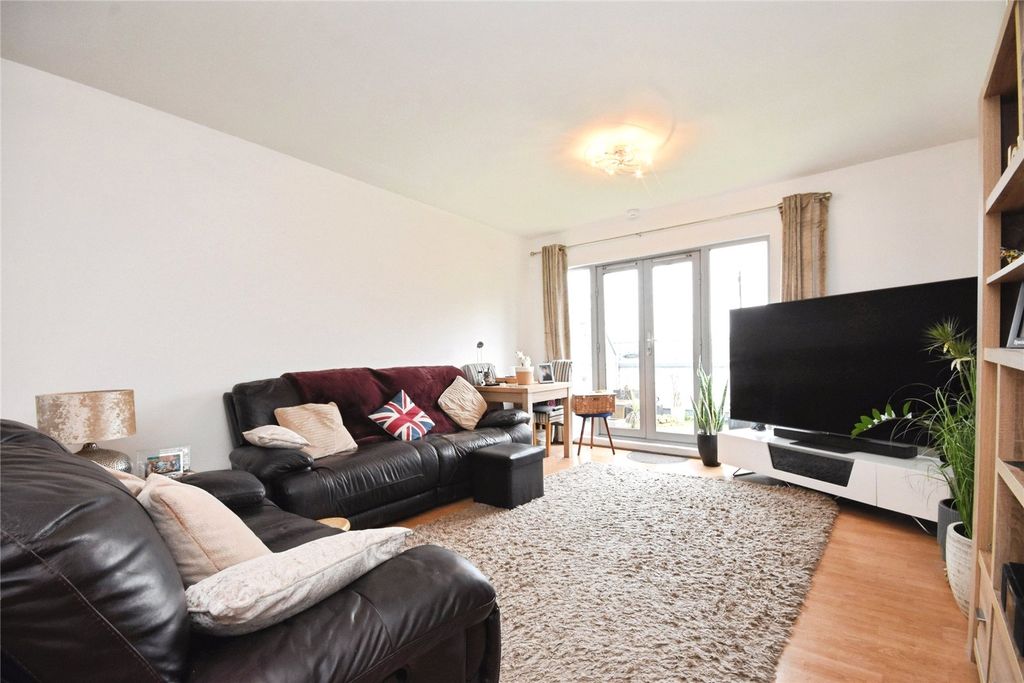 Property photo 3 of 15 Lounge