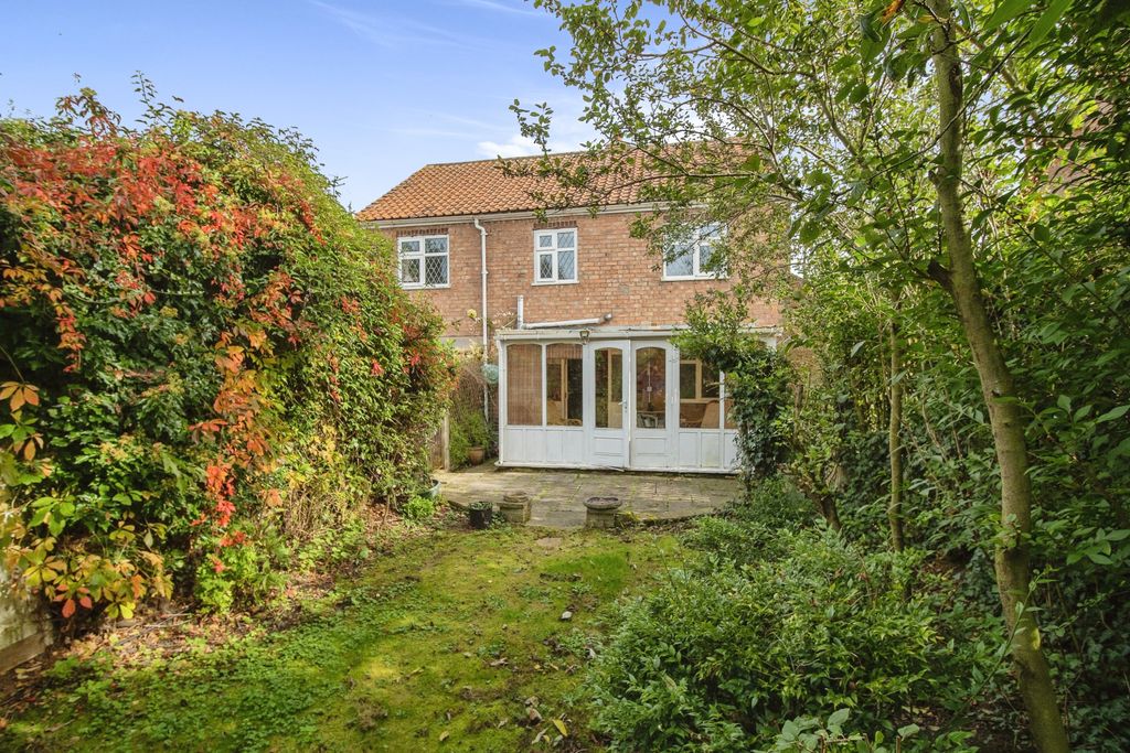 Property photo 1 of 19 Rear Graden