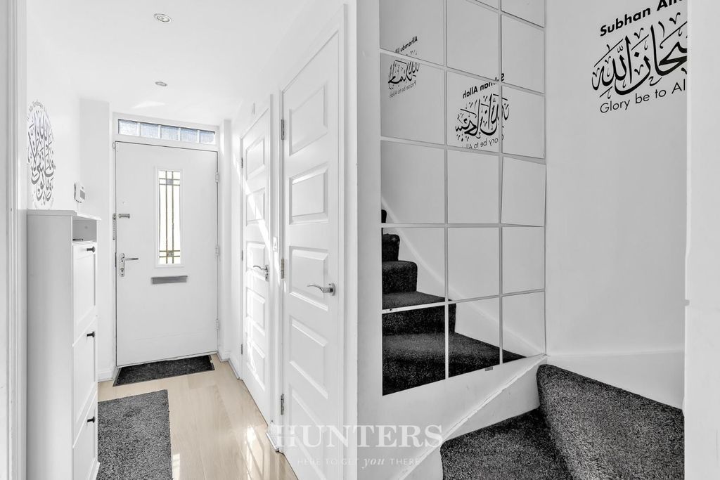 Property photo 2 of 18 Ark Royal Avenue (1).Jpg