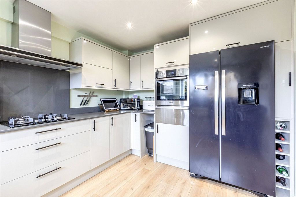 Property photo 2 of 21 Kitchen