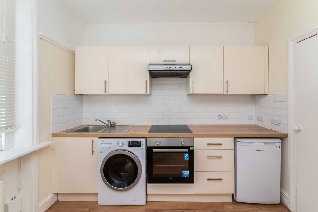 Property photo 2 of 10 7 - 42A4B8F3-741c-Ed