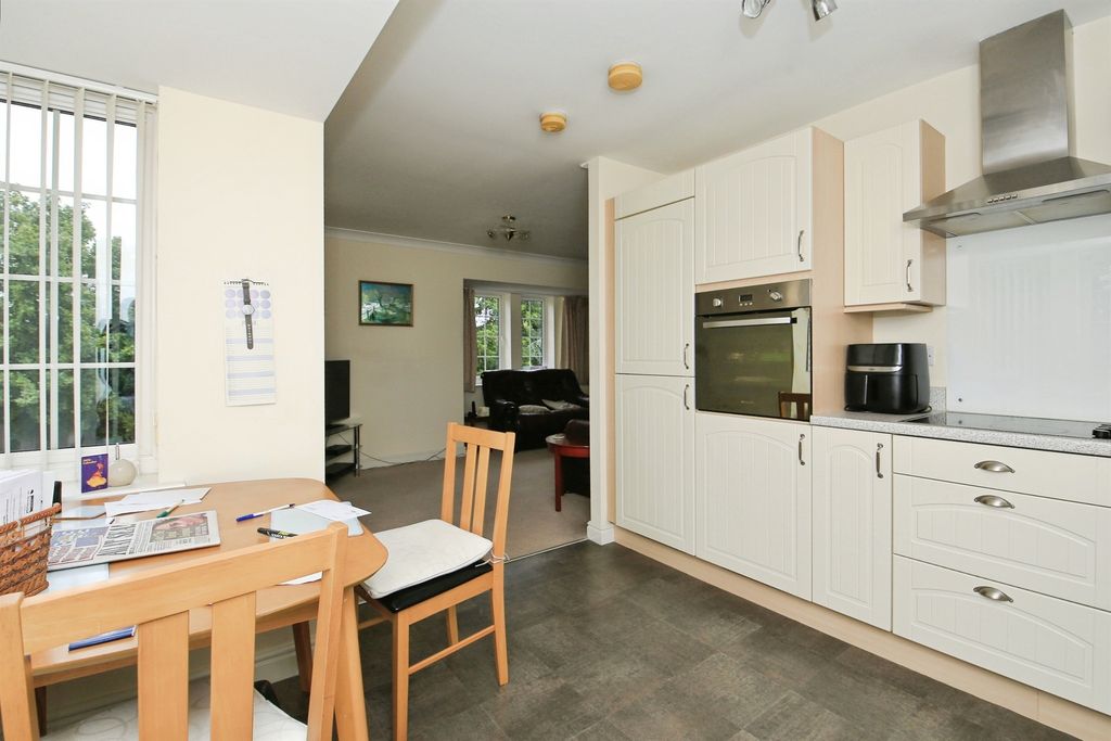 Property photo 3 of 11