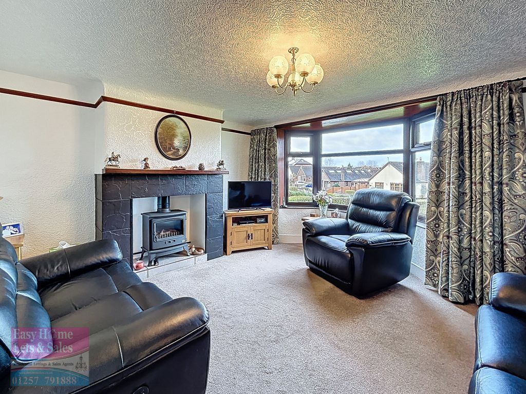 Property photo 3 of 35 Living Room