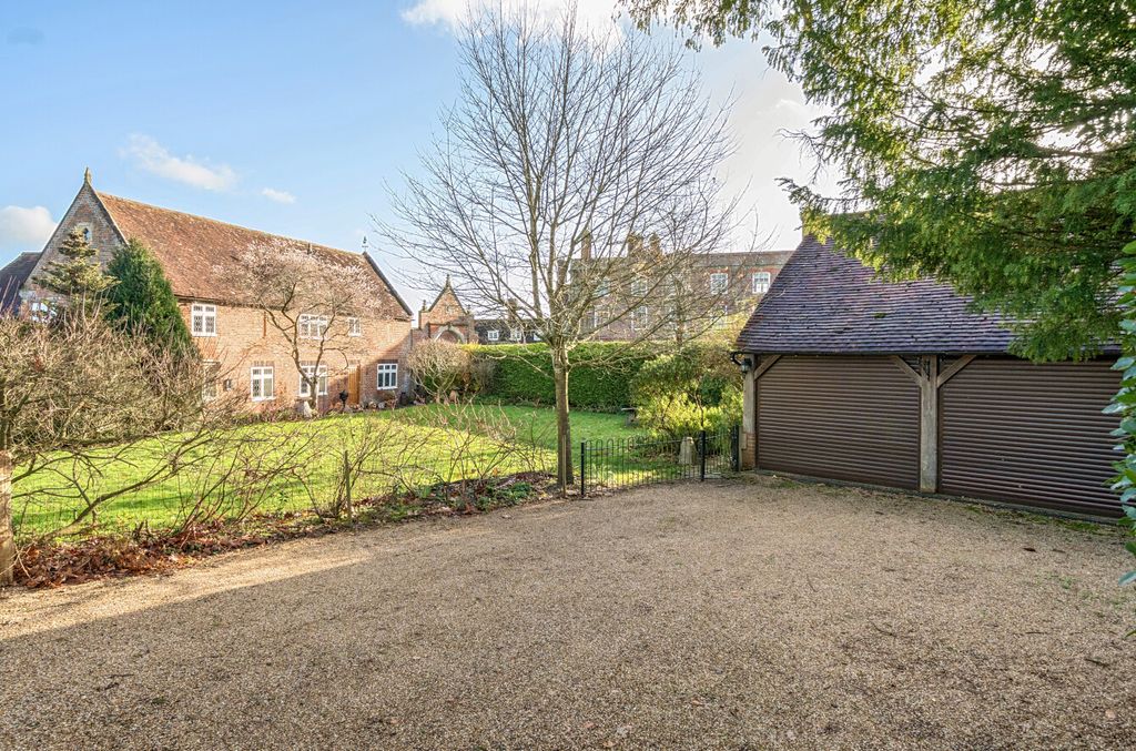 Property photo 2 of 23