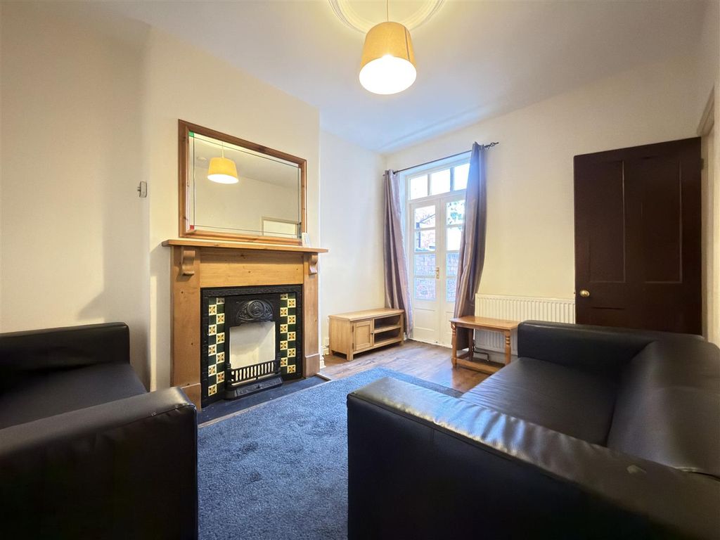 Property photo 2 of 12 Sitting Room