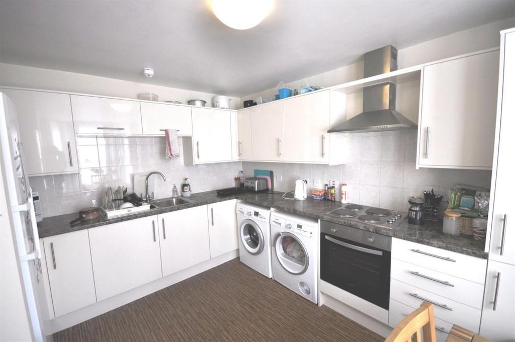 Property photo 3 of 6 Kitchen.Jpg
