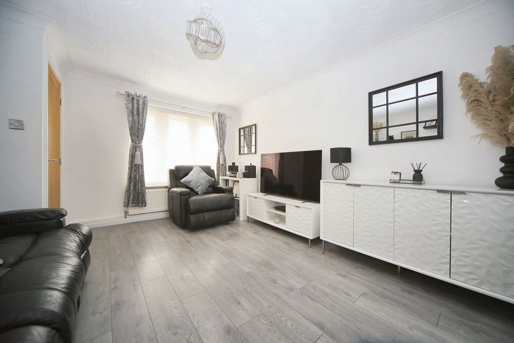 Property photo 2 of 25