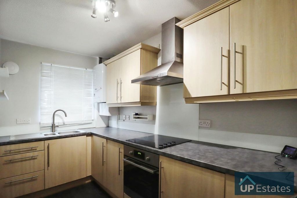 Property photo 2 of 7 Kitchen