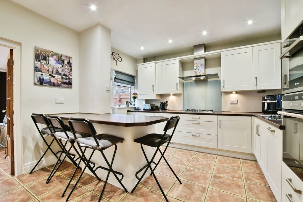 Property photo 3 of 19 Pbox-Img.Jpg