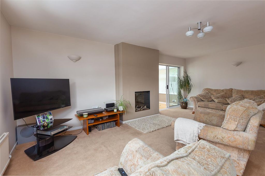 Property photo 2 of 22
