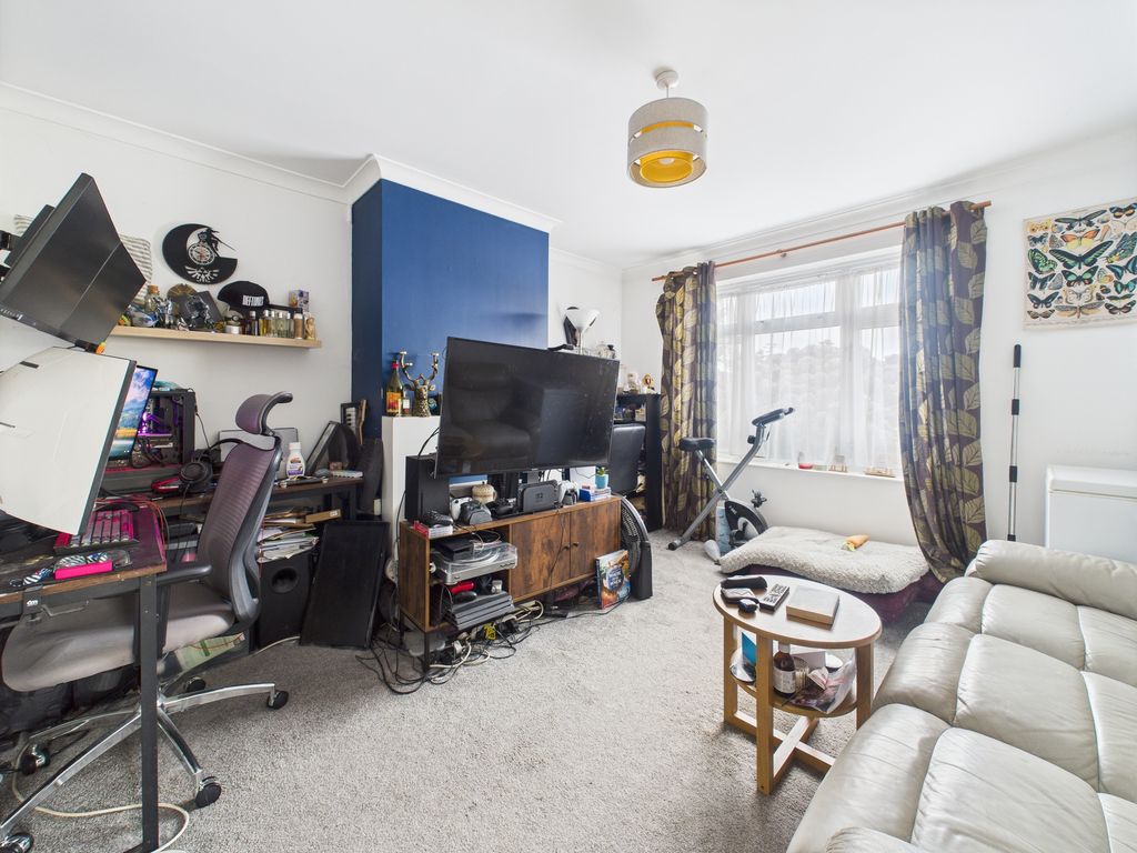 Property photo 3 of 17 Cam02089G0-Pr0528-Still001