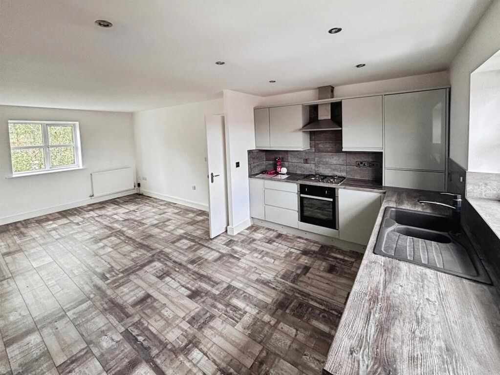 Property photo 2 of 10 Kitchen