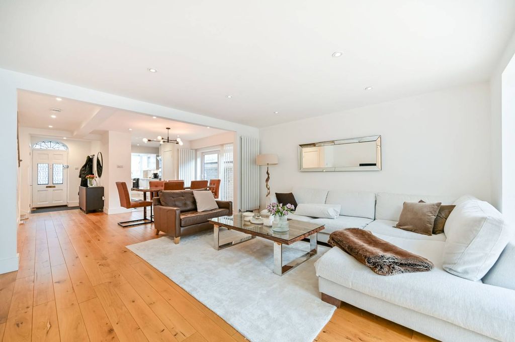 Property photo 3 of 11