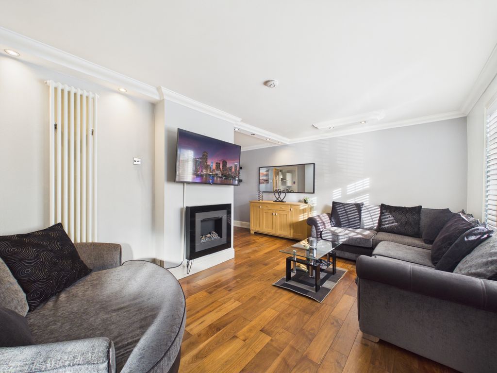 Property photo 2 of 33