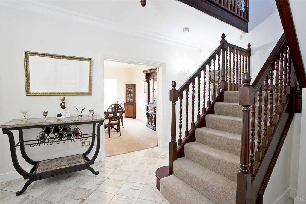 Property photo 2 of 24