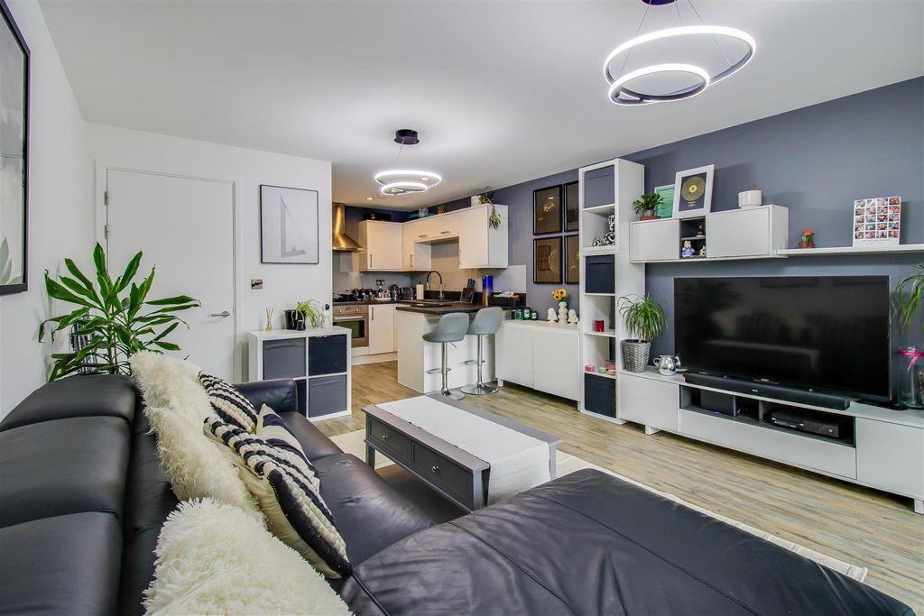 Property photo 3 of 8