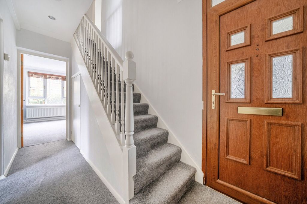Property photo 2 of 18 Hallway